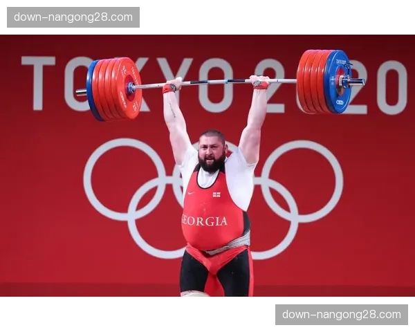男子109公斤以上级，格鲁吉亚超新星首秀即惊艳，总成绩距世界纪录仅差1公斤