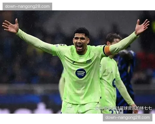 重伤归来,巴萨后卫阿劳霍谈防守哲学与球队高位逼抢体系 重伤归来,巴萨后卫阿劳霍谈防守哲学与球队高位逼抢体系