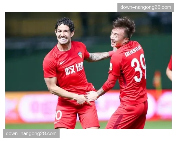 终场哨响，卡利亚里球员相拥庆祝保级关键胜利